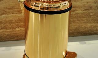 不锈钢脚踏式垃圾桶